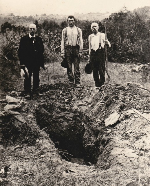 Brandebury and the Foremans pose at the grave (Stutler Collection, Charleston, WV) Brandebury and the Foremans pose at the grave (Stutler Collection, Charleston, WV)
