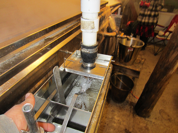 The float valve controlling the flow of sap.