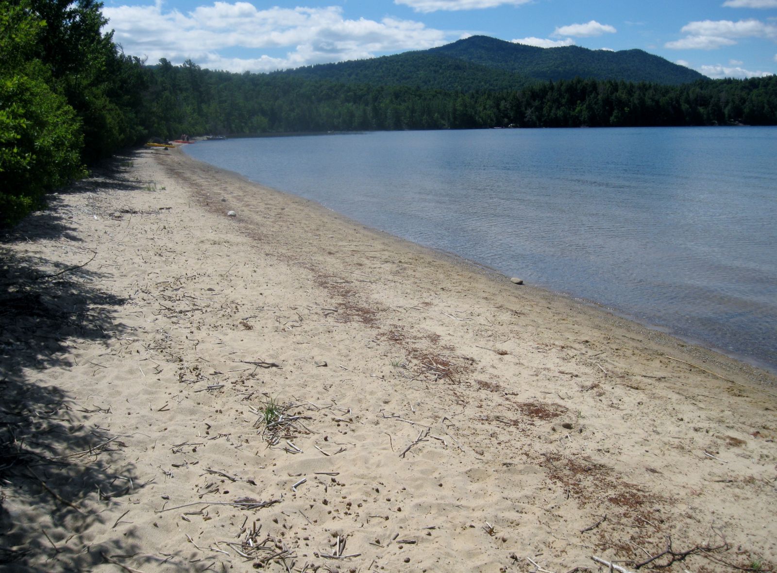 Beautiful long sandy beach and shallow water!