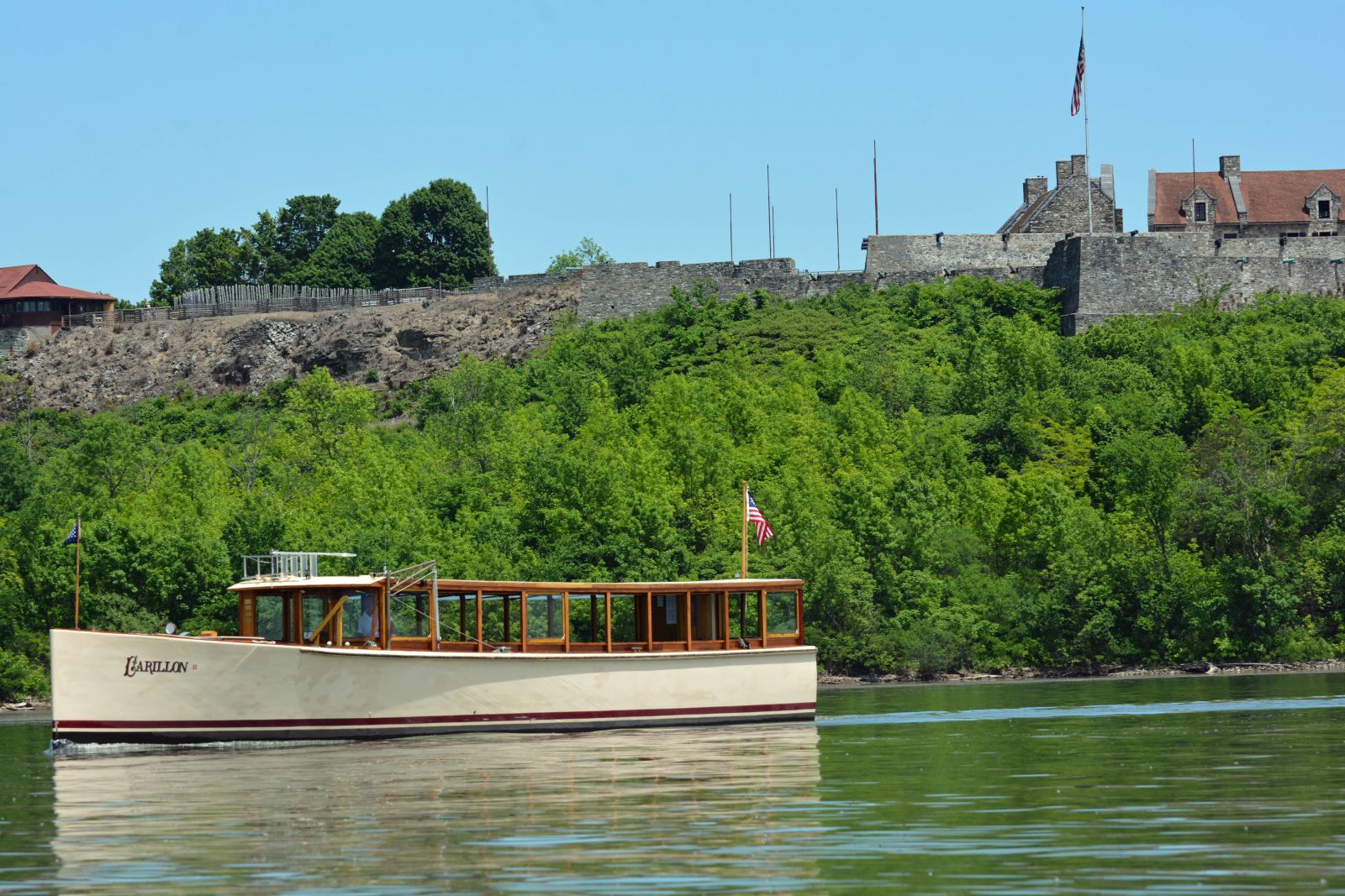 Carillon boat