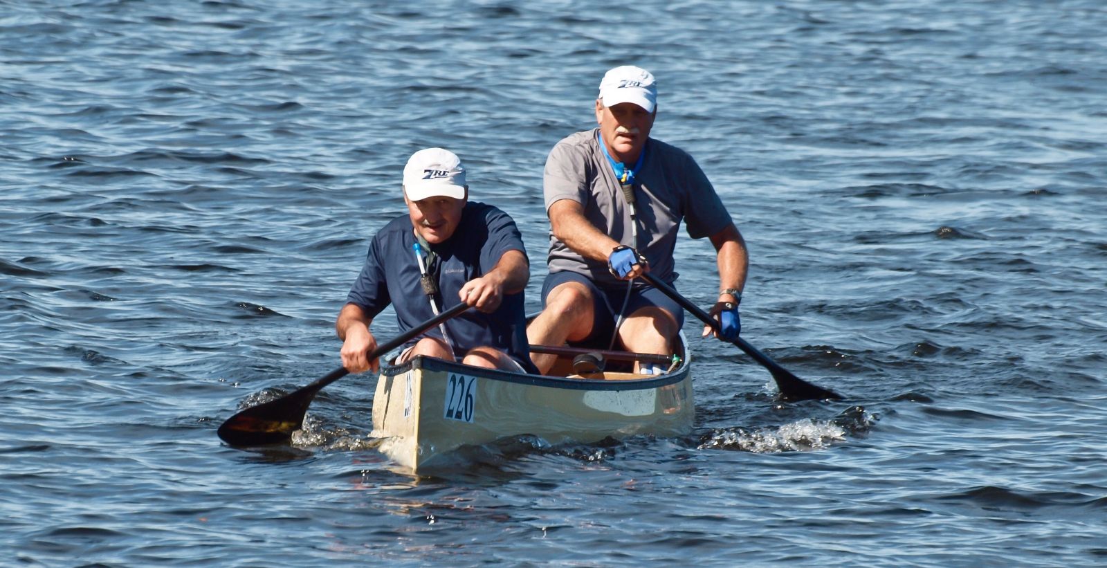 The Pros: Mike Rechlin (bow) and Tom Boothe hammering hard on day 3