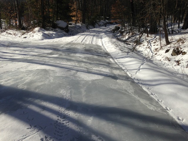 An icy flow to avoid. Even the turkey tracks go along the edge.