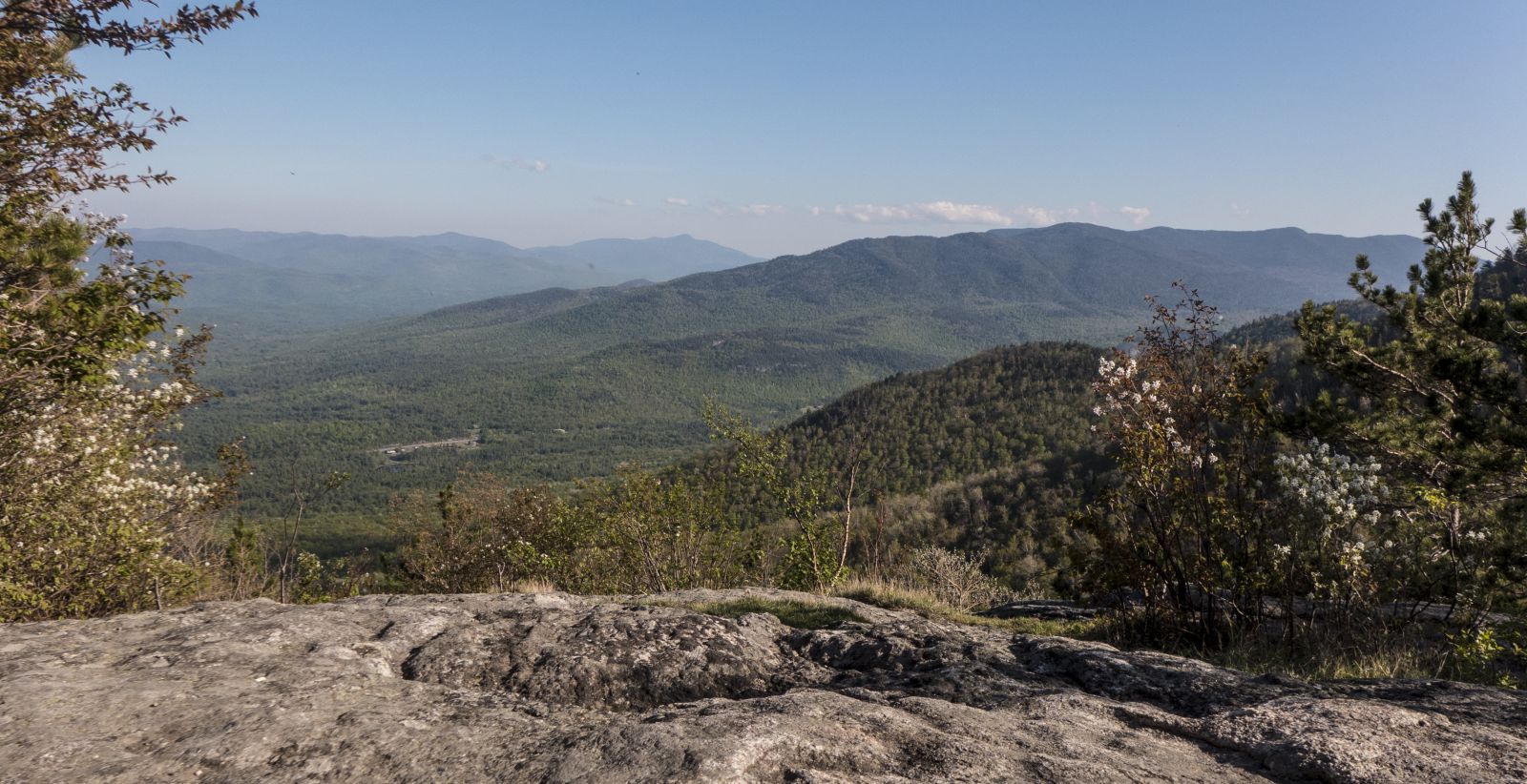 The panoramic view from the Flume trails.