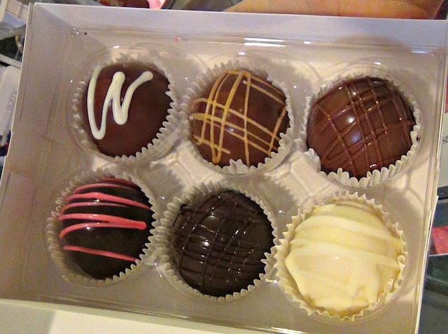 Yum! These handmade truffles will speak volumes for us on Valentine's Day.