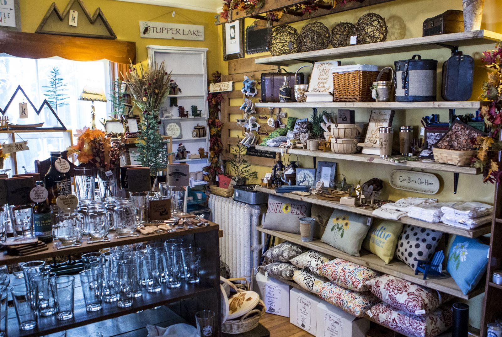 My Christmas list consists of this room of decorations!