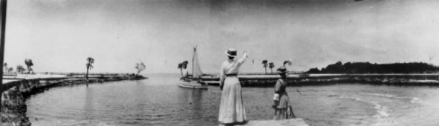 Katherine E. and Daisietta G. McClellan, 1913, Florida (Photo courtesy of the Sarasota County Department of Historical Resources) Katherine E. and Daisietta G. McClellan, 1913, Florida (Photo courtesy of the Sarasota County Department of Historical Resources)