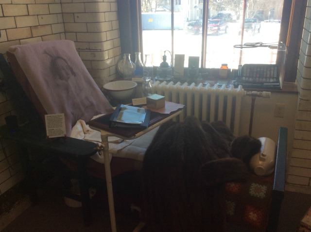 this cure chair exhibit at the Saranac Laboratory Museum is part of a comprehensive look at the entire cure experience