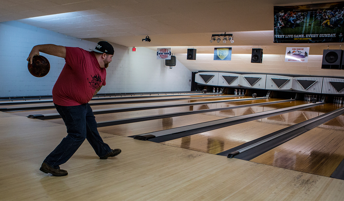 Bowl at round at Lakeview Lanes (ROOST/Shaun Ondak photo)