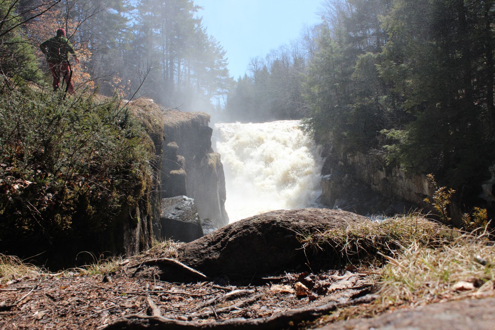 Living on the edge near Rainbow Falls.