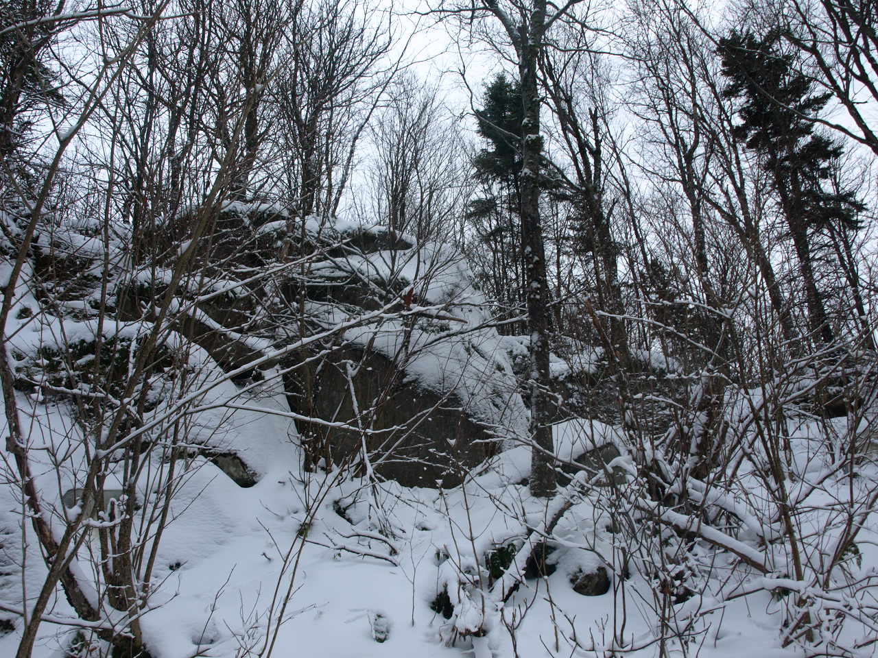 Cliffs along the trail to Mount Arab