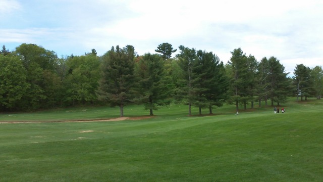 Be careful of the deceptive slopes and hidden bunkers