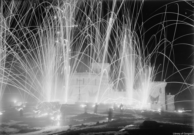 Storming the Ice Palace, 1909 (Library of Congress) Storming the Ice Palace, 1909 (Library of Congress)