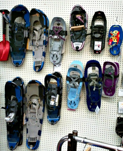 These varying sizes have little to do with the size of the foot. It's about the depth of the snow.