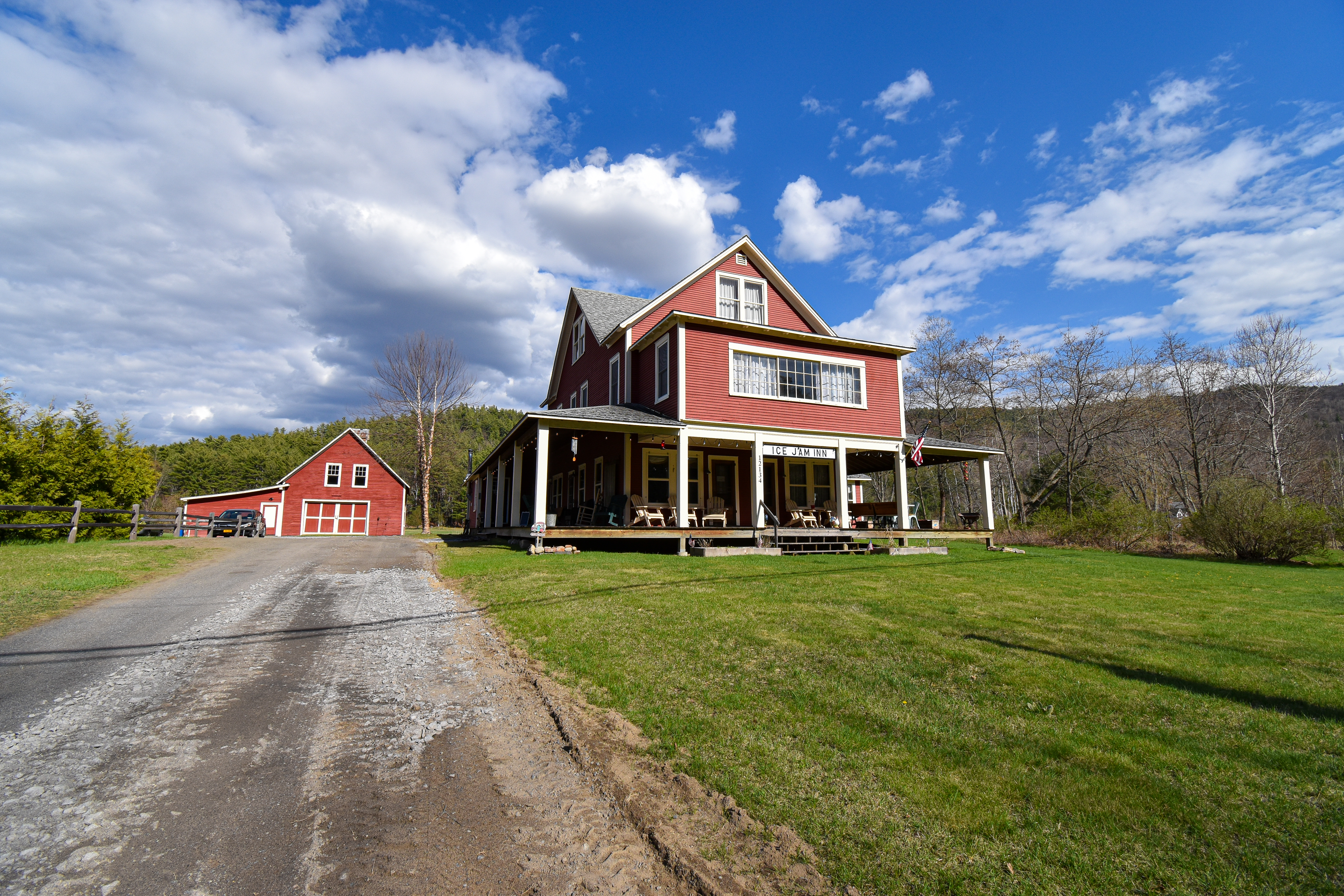 Exterior shot of the Ice Jam Inn.