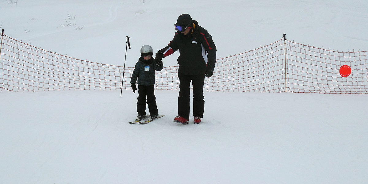 Testing skis