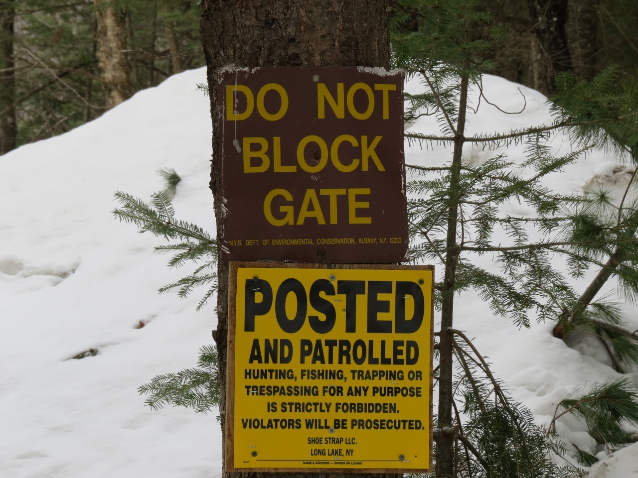 Signs near the Round Pond Road Trailhead