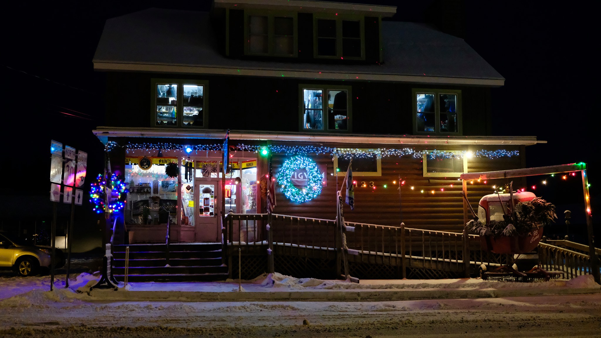 An exterior view of Pine's Country Store.