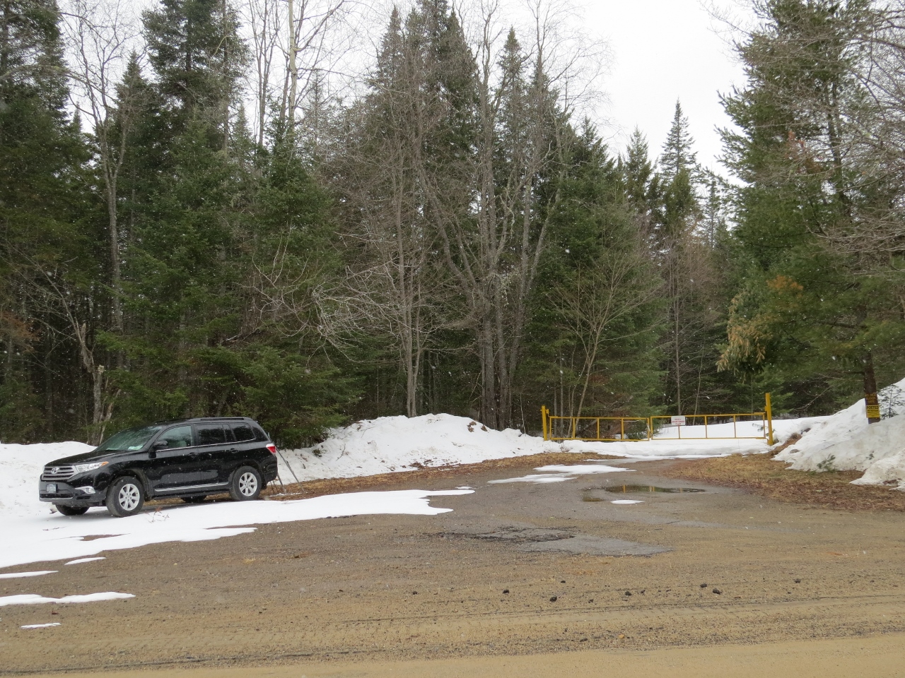 Round Pond Road Trailhead Parking